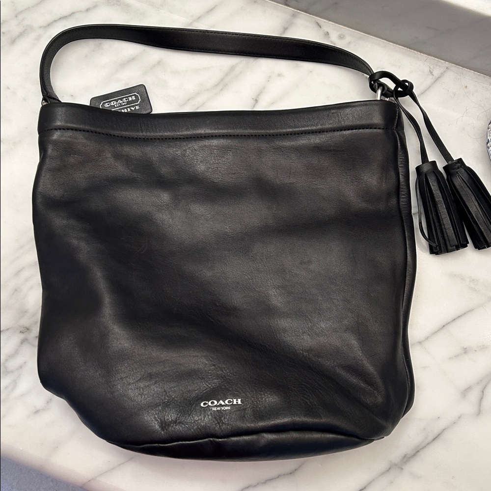 Authentic Coach Black Leather Shoulder Bag in Excellent Condition